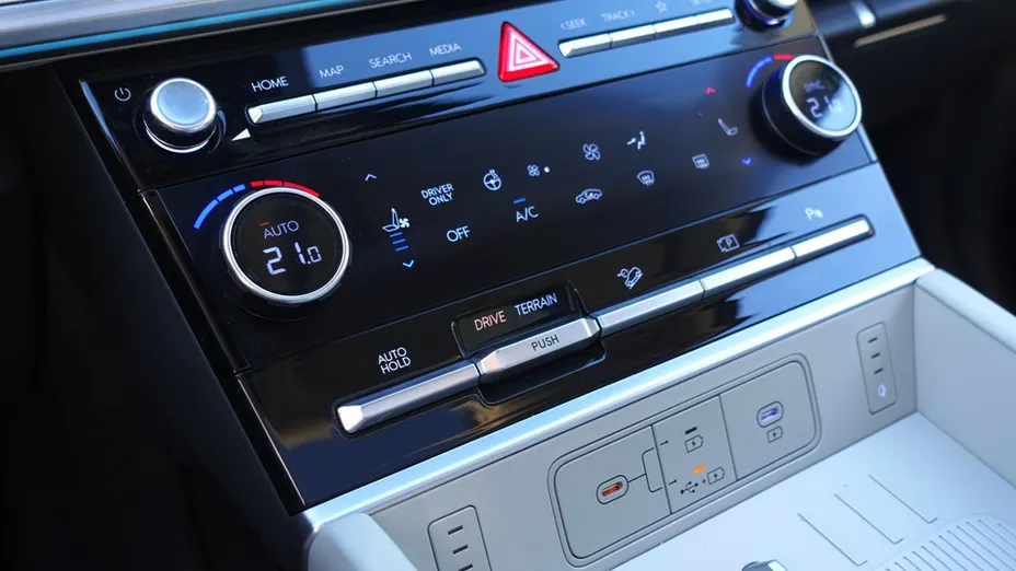 HYUNDAI Santa Fe Santa Fe 1.6 T-GDI HEV Platinum 4WD aut