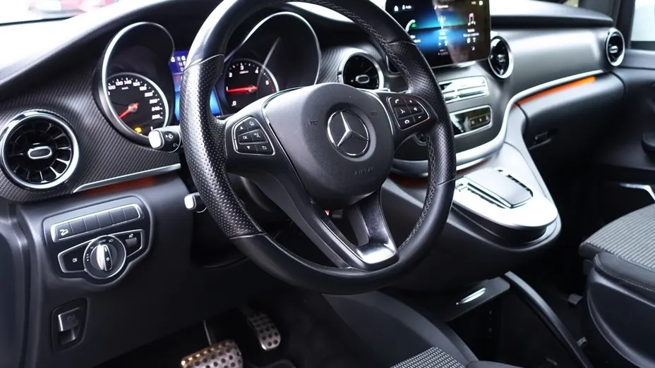 MERCEDES-BENZ V Klasa V 300 d 4-Matic 9G-Tronic (ekstra dł)