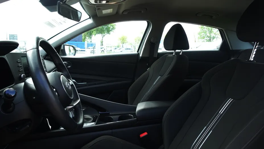 HYUNDAI Elantra Elantra 1.6 Smart CVT