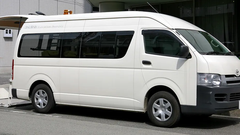 TOYOTA HiAce -