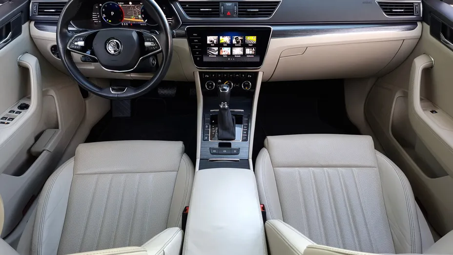 SKODA Superb Superb 2.0 TDI SCR Style DSG