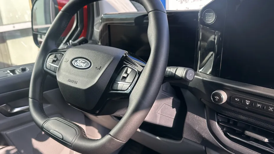 FORD Transit Custom Transit Custom 2.0 EcoBlue 320 L1H1 AWD Limited (bryg.) Aut. Nowy