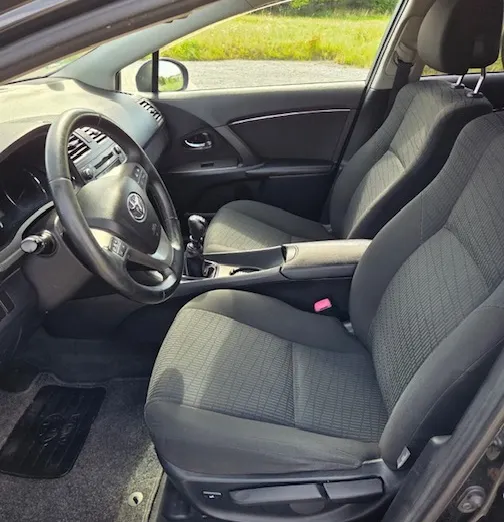 TOYOTA Avensis -