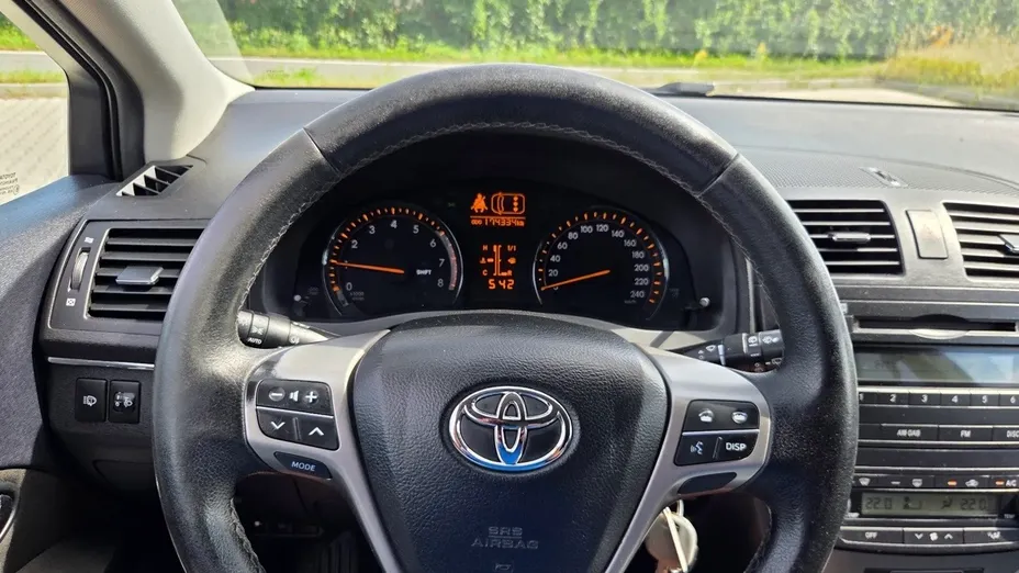 TOYOTA Avensis -