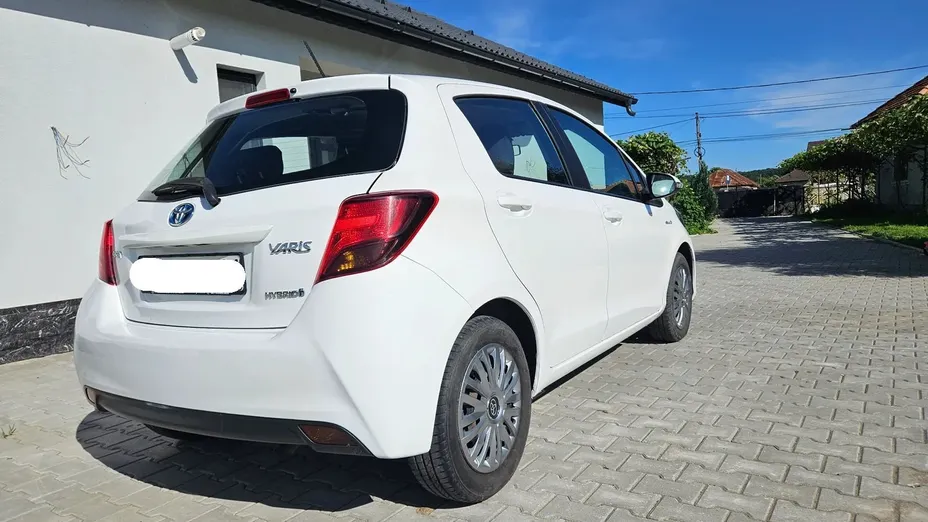 TOYOTA Yaris -