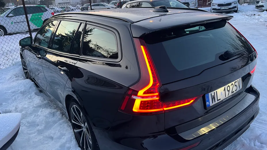 VOLVO V60 V60 T6 AWD Plug-In Hybrid Plus Dark aut