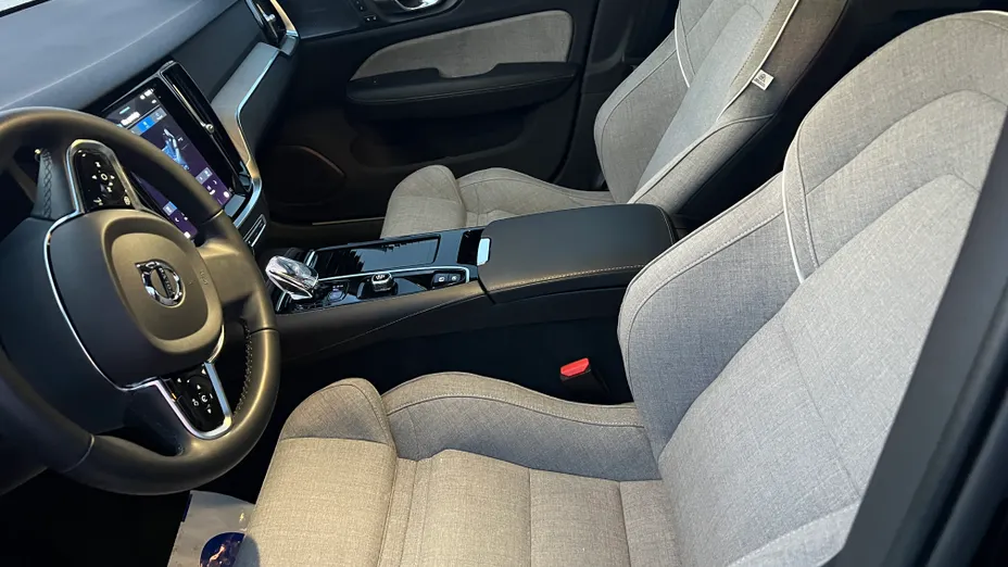 VOLVO V60 V60 T6 AWD Plug-In Hybrid Plus Dark aut