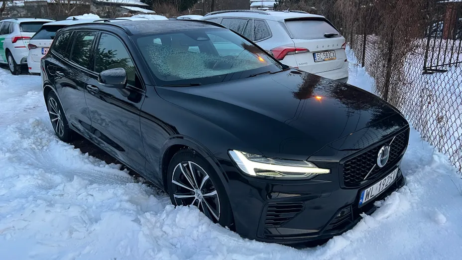 VOLVO V60 V60 T6 AWD Plug-In Hybrid Plus Dark aut