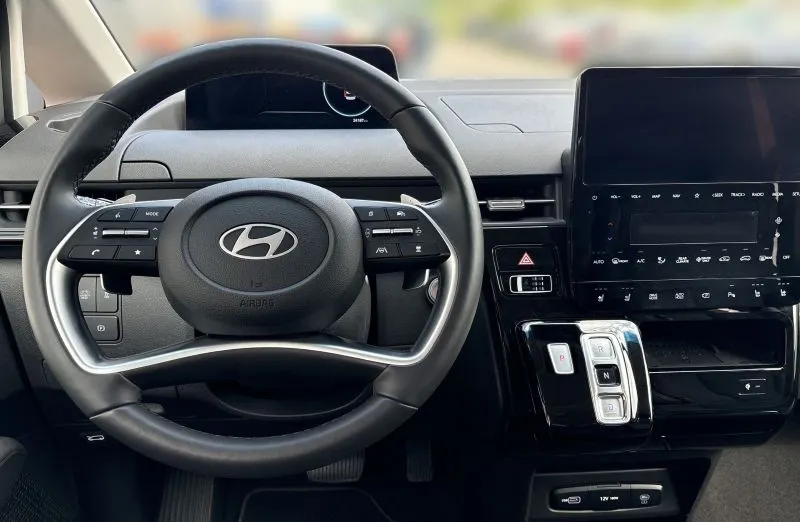 HYUNDAI Staria Staria 1.6 T-GDI HEV Smart VIP aut