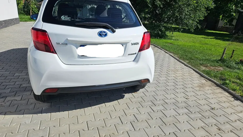 TOYOTA Yaris -