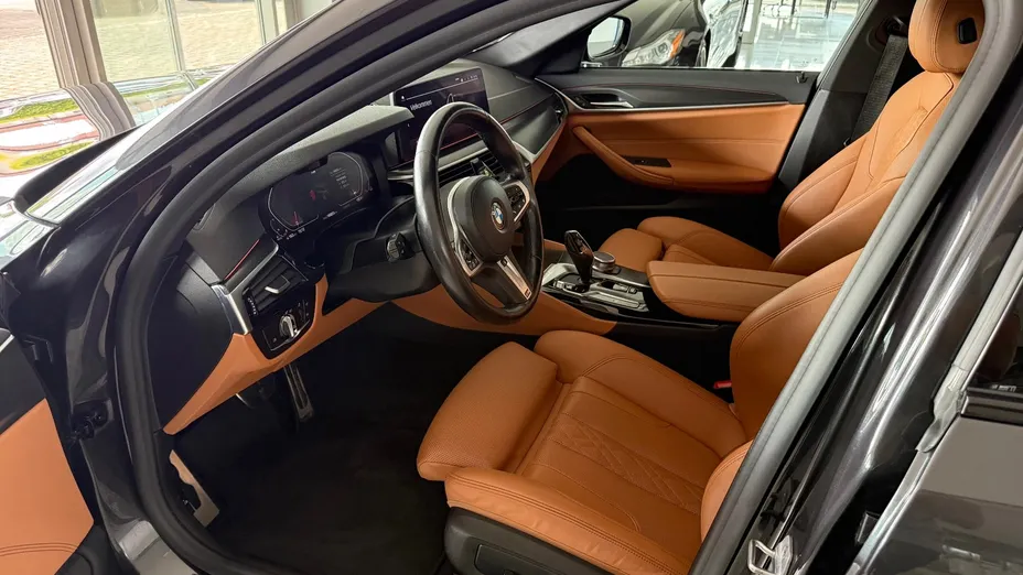 BMW Seria 5 520d M Sport sport-aut