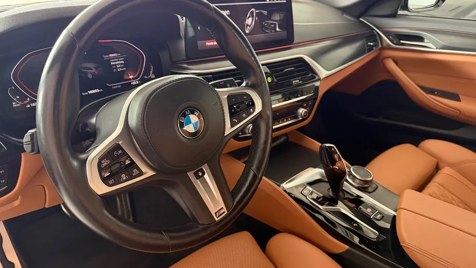 BMW Seria 5 520d M Sport sport-aut