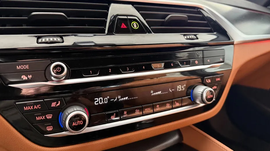 BMW Seria 5 520d M Sport sport-aut