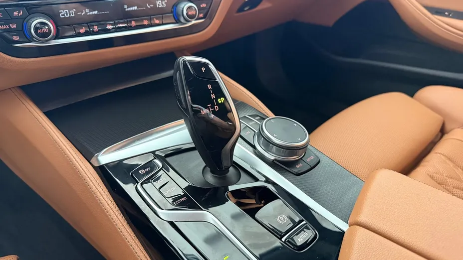 BMW Seria 5 520d M Sport sport-aut