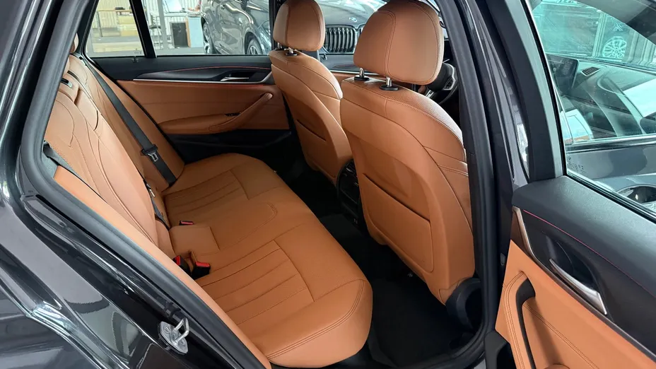 BMW Seria 5 520d M Sport sport-aut