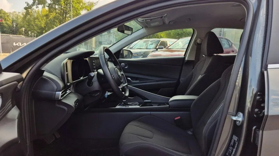 HYUNDAI Elantra Elantra 1.6 Smart CVT