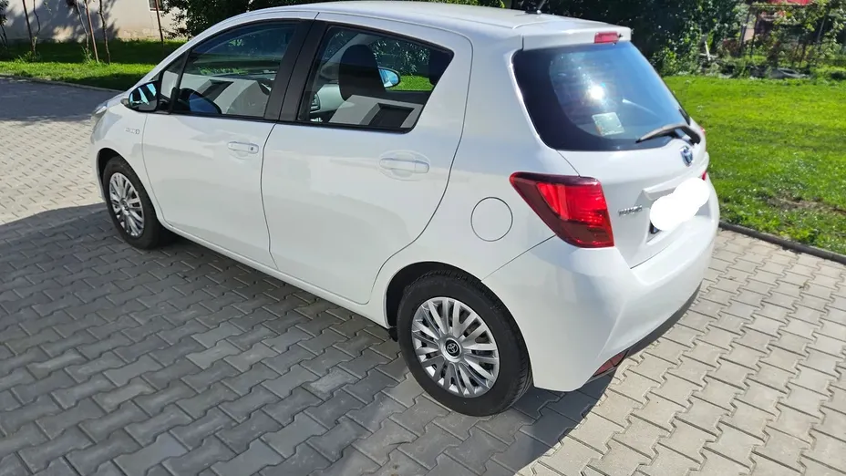 TOYOTA Yaris -