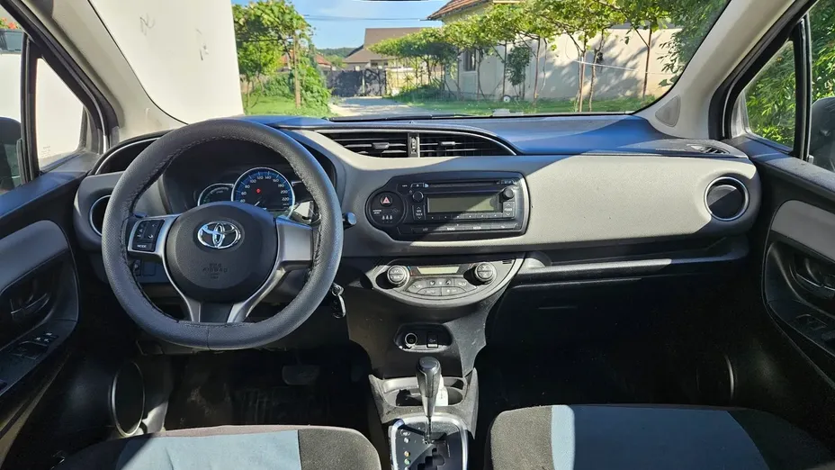 TOYOTA Yaris -