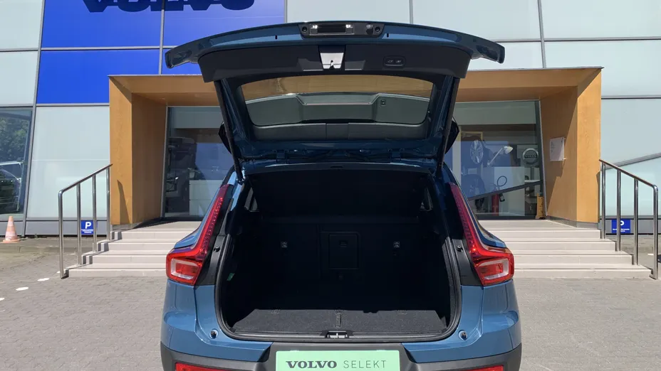 VOLVO XC40 XC40 73kWh P6 Recharge Plus aut