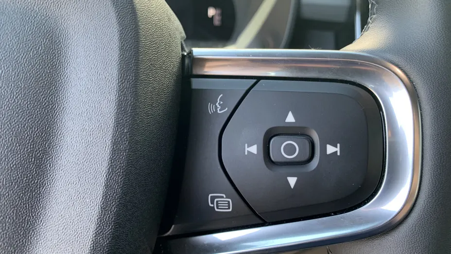 VOLVO XC40 XC40 73kWh P6 Recharge Plus aut