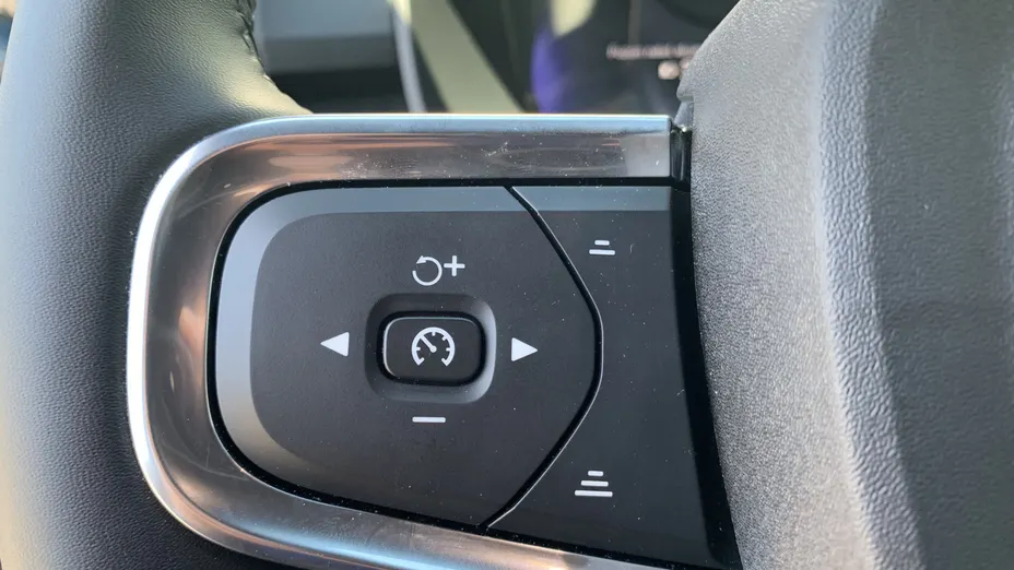 VOLVO XC40 XC40 73kWh P6 Recharge Plus aut