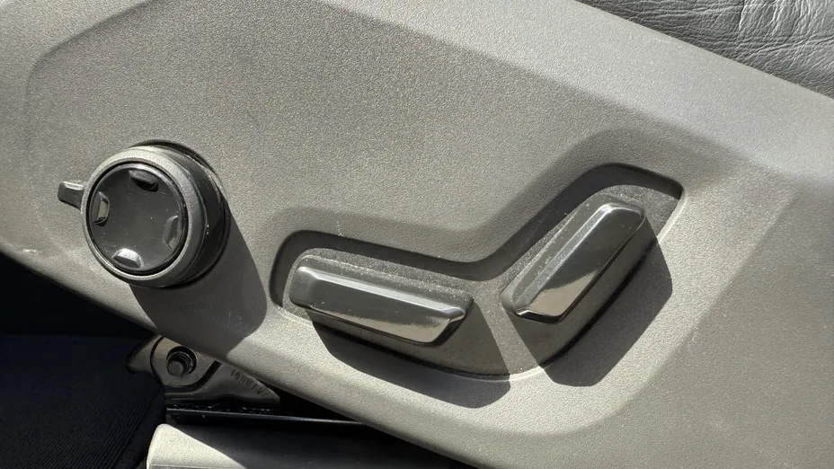 VOLVO XC60 XC60 T6 Plug-In Hybrid AWD Plus Dark aut