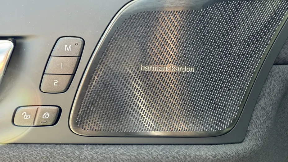 VOLVO XC60 XC60 T6 Plug-In Hybrid AWD Plus Dark aut