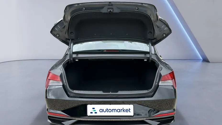 HYUNDAI Elantra Elantra 1.6 Smart CVT