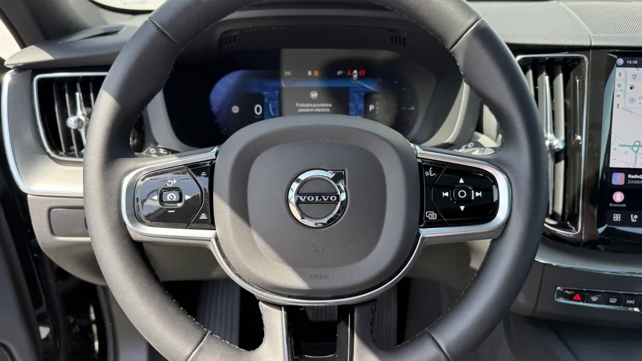 VOLVO XC60 XC60 T6 Plug-In Hybrid AWD Plus Dark aut