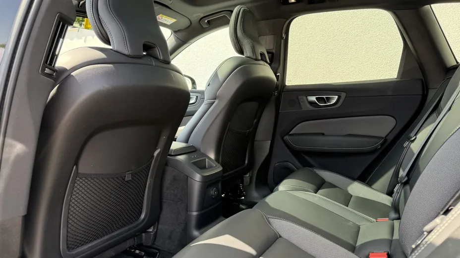 VOLVO XC60 XC60 T6 Plug-In Hybrid AWD Plus Dark aut