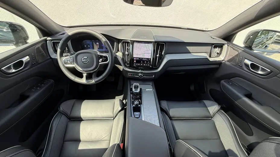 VOLVO XC60 XC60 T6 Plug-In Hybrid AWD Plus Dark aut