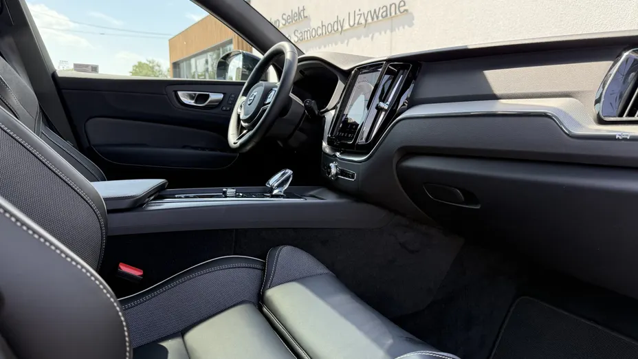 VOLVO XC60 XC60 T6 Plug-In Hybrid AWD Plus Dark aut