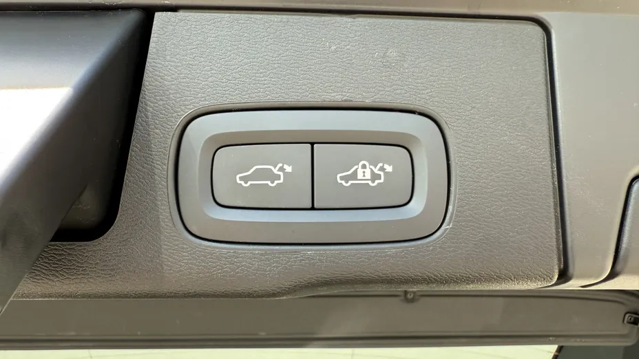 VOLVO XC60 XC60 T6 Plug-In Hybrid AWD Plus Dark aut