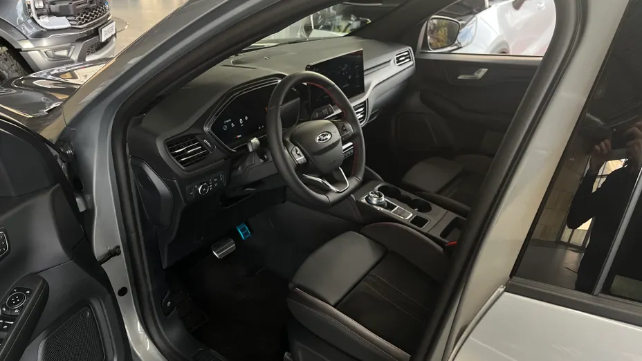 FORD Kuga Kuga 2.5 FHEV FWD ST-Line X eCVT Nowy