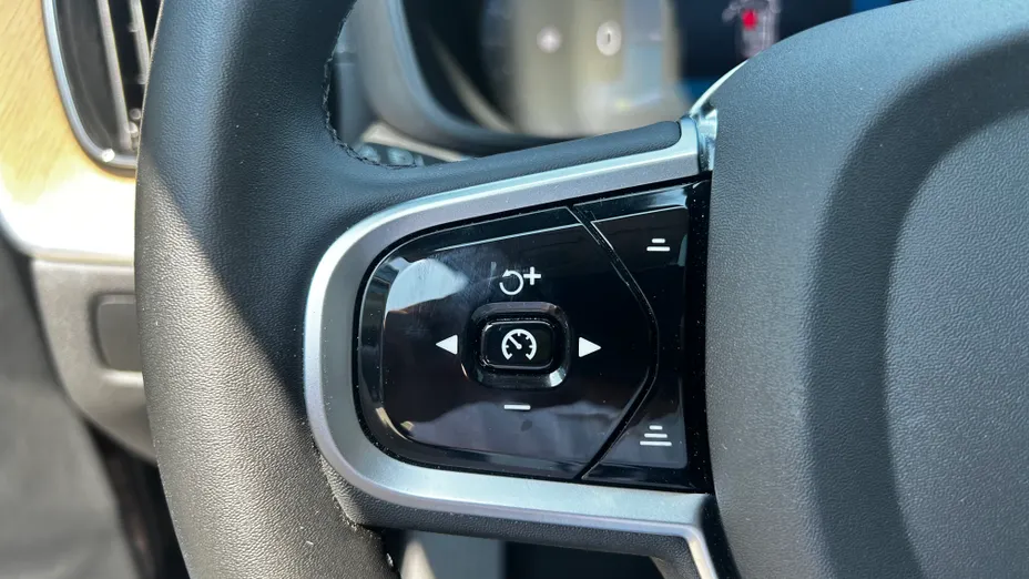 VOLVO XC60 XC60 B5 B AWD Ultra Dark aut