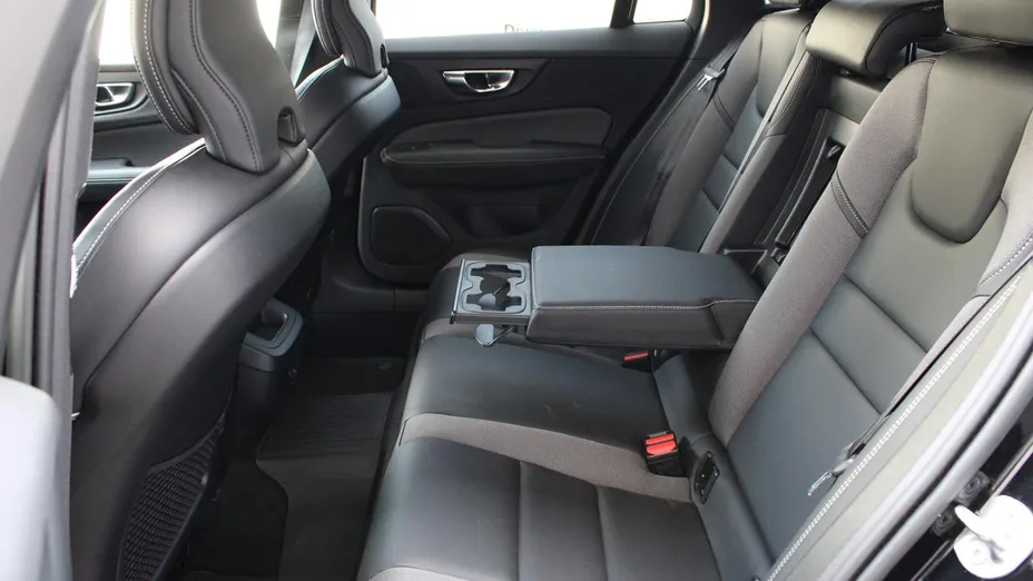 VOLVO V60 R DESIGN V60 B4 D Plus Dark aut