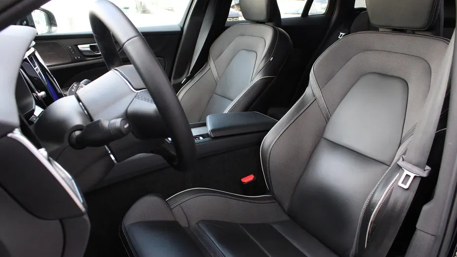 VOLVO V60 R DESIGN V60 B4 D Plus Dark aut