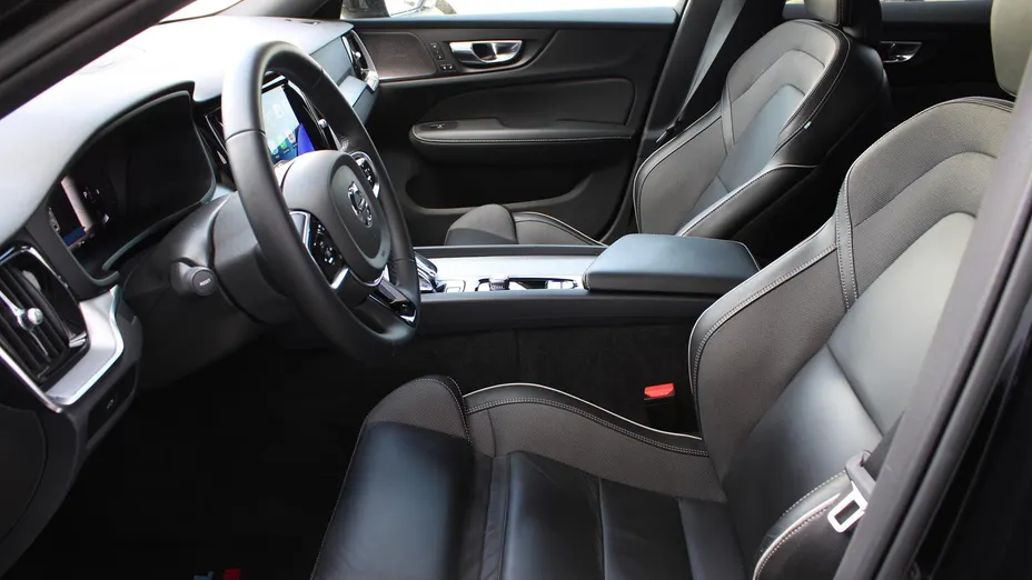VOLVO V60 R DESIGN V60 B4 D Plus Dark aut