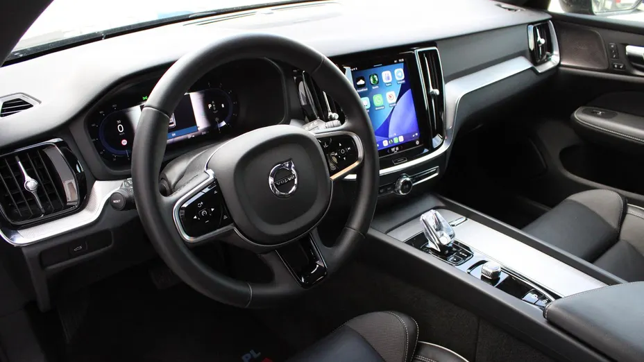 VOLVO V60 R DESIGN V60 B4 D Plus Dark aut