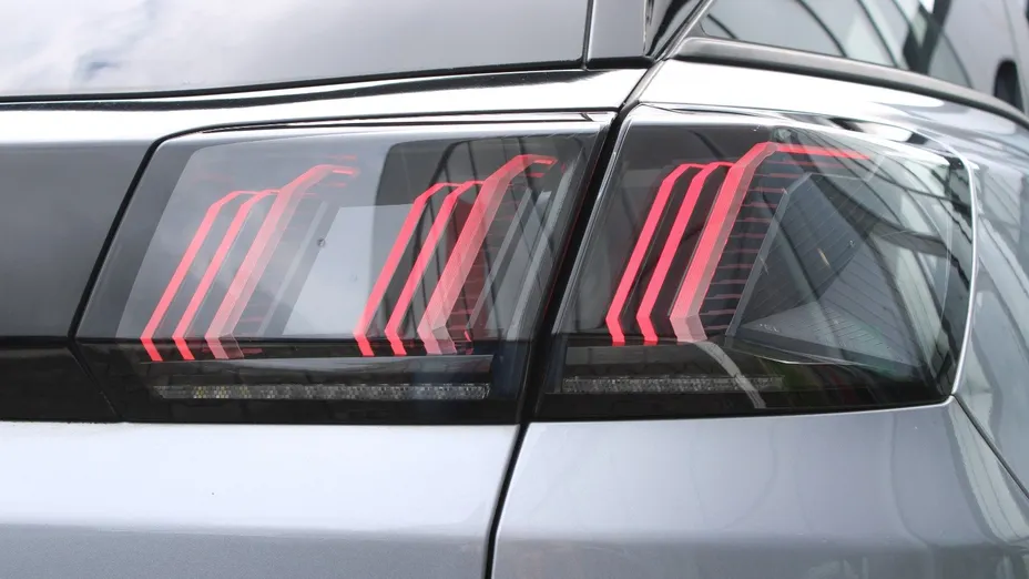 PEUGEOT 3008 3008 1.5 BlueHDi Allure S&S EAT8