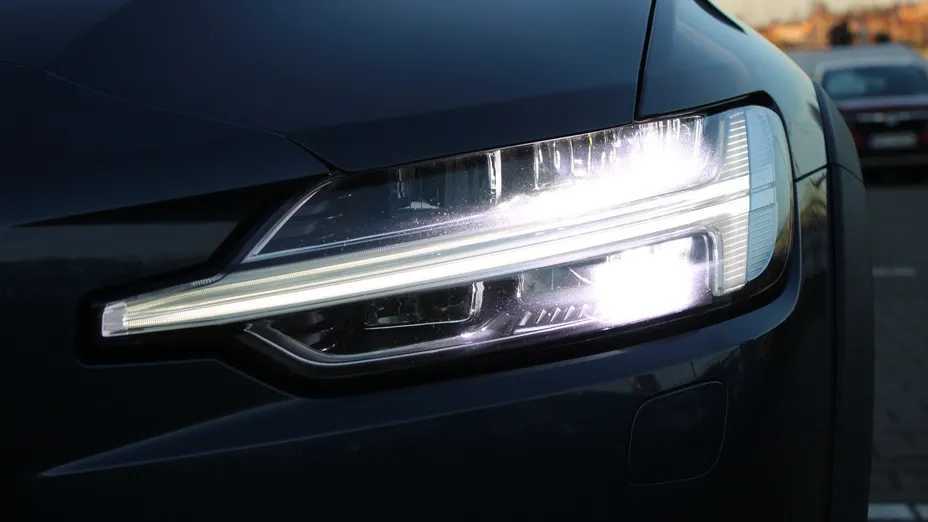 VOLVO V60 V60 CC B4 D AWD aut