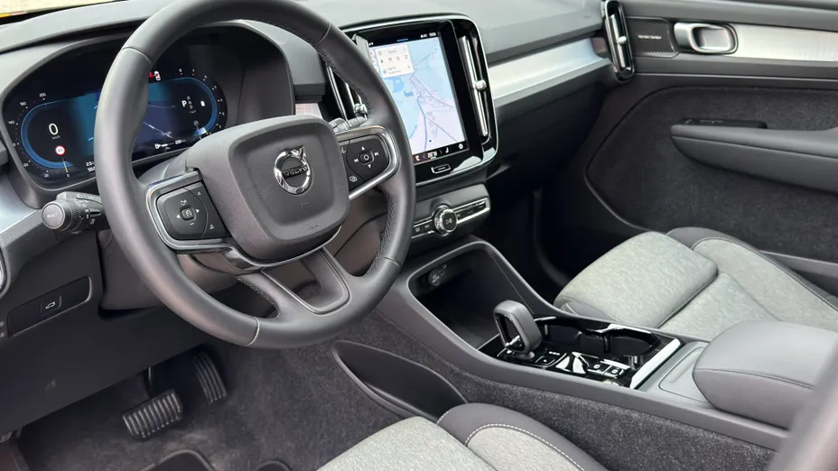 VOLVO XC40 XC40 B3 Plus Dark aut