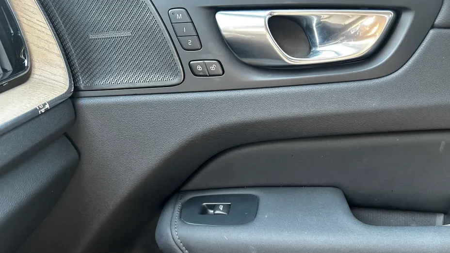 VOLVO XC60 XC60 B5 B AWD Plus Dark aut