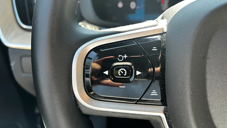 VOLVO XC60 XC60 B5 B AWD Plus Dark aut