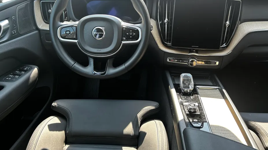 VOLVO XC60 XC60 B5 B AWD Plus Dark aut