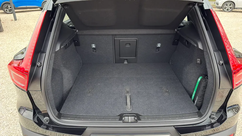 VOLVO XC40 XC40 B3 Plus Dark aut