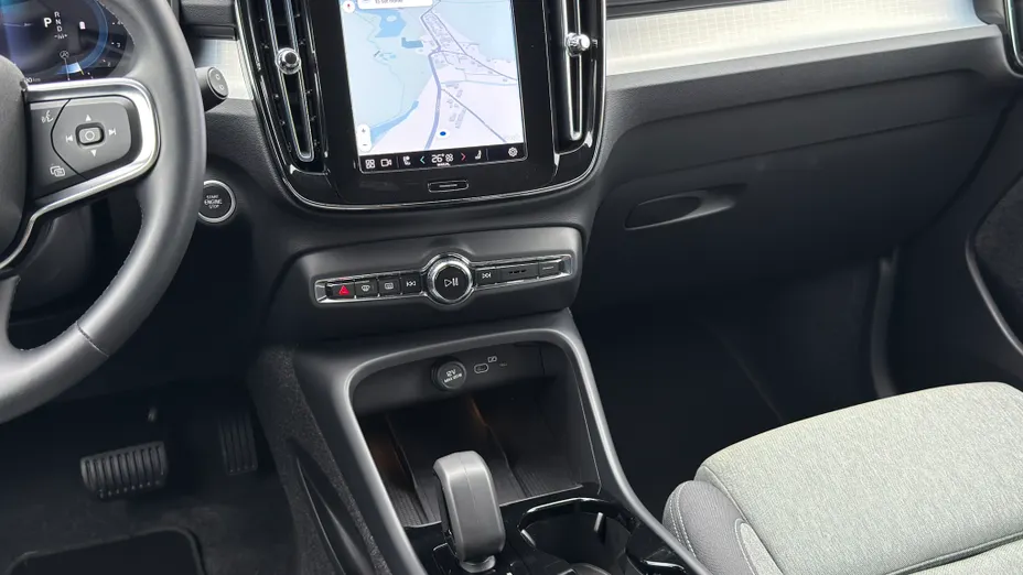 VOLVO XC40 XC40 B3 Plus Dark aut