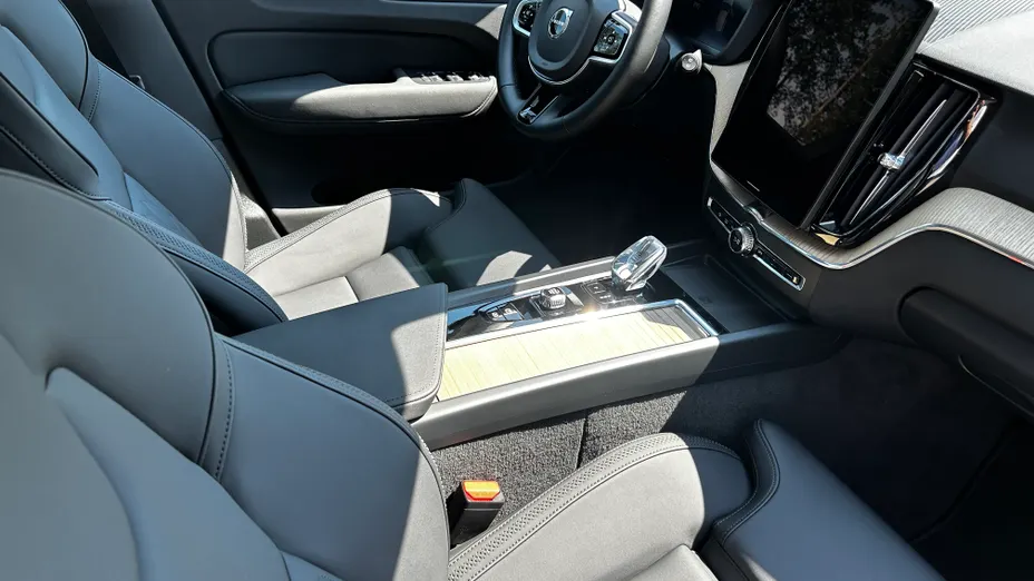 VOLVO XC60 XC60 B5 B AWD Plus Dark aut