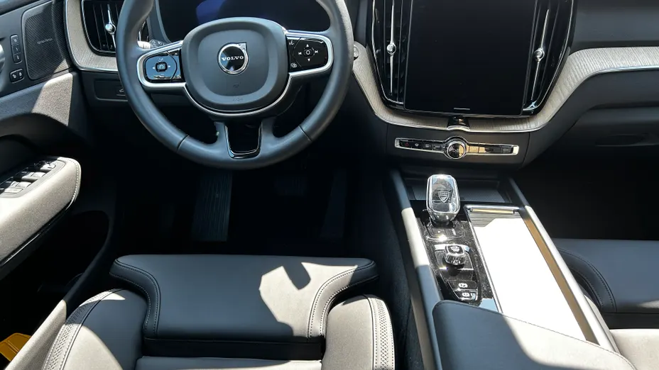 VOLVO XC60 XC60 B5 B AWD Plus Dark aut