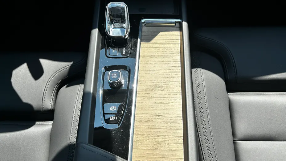 VOLVO XC60 XC60 B5 B AWD Plus Dark aut